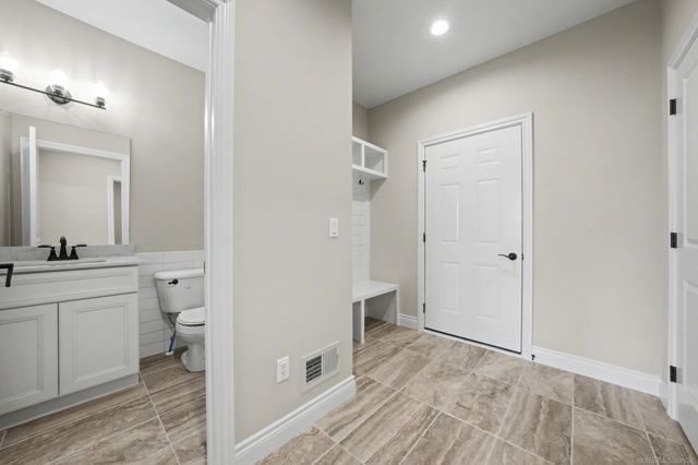 1087 Williamson Circle, Pontiac, MI 48340