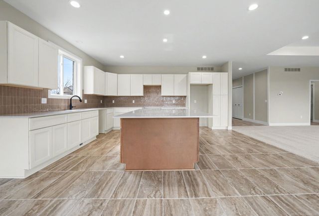 1087 Williamson Circle, Pontiac, MI 48340