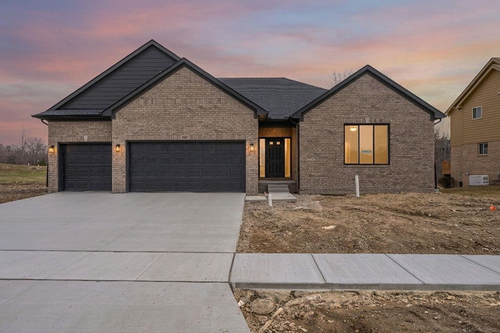 1087 Williamson Circle, Pontiac, MI 48340