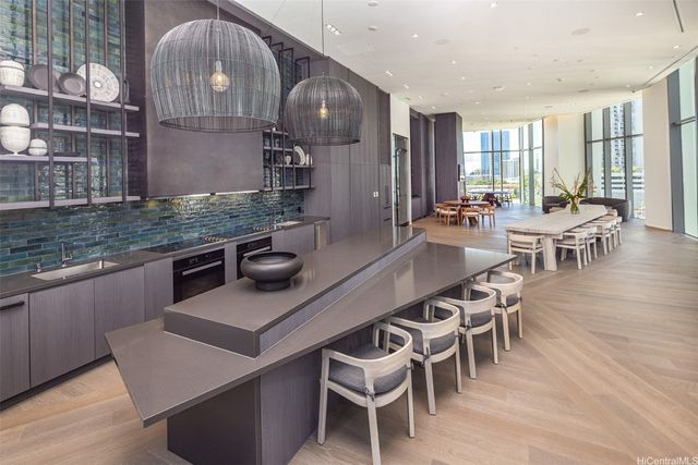 1000 Auahi Street 2607, Honolulu, HI 96814