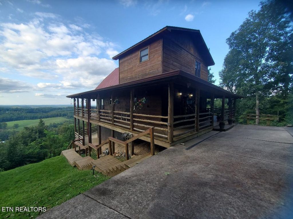 636 Shug Mount Rd, Oneida, TN 37841