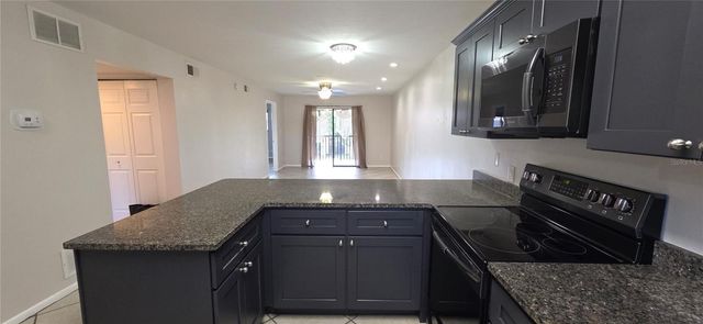 6033 34TH STREET W 136, Bradenton, FL 34210