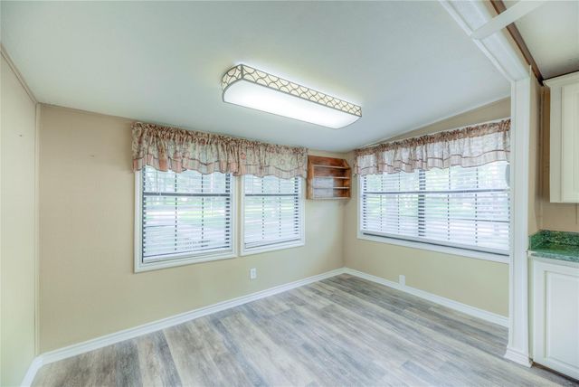 323 Lakeview Drive, Onalaska, TX 77360