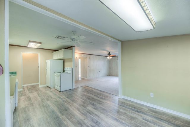 323 Lakeview Drive, Onalaska, TX 77360