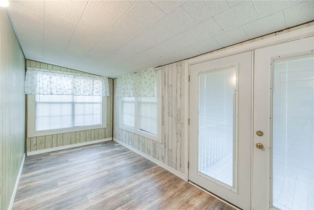 323 Lakeview Drive, Onalaska, TX 77360