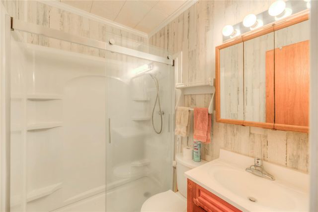 323 Lakeview Drive, Onalaska, TX 77360