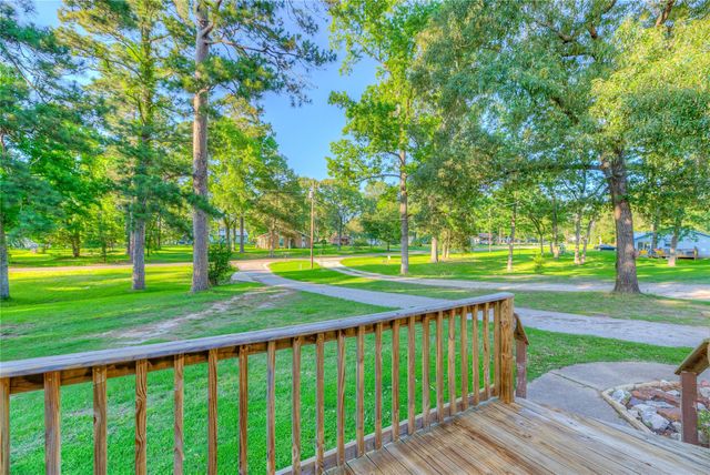 323 Lakeview Drive, Onalaska, TX 77360