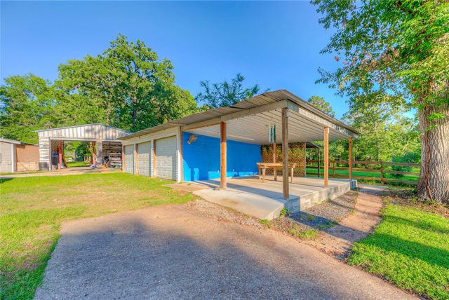 323 Lakeview Drive, Onalaska, TX 77360