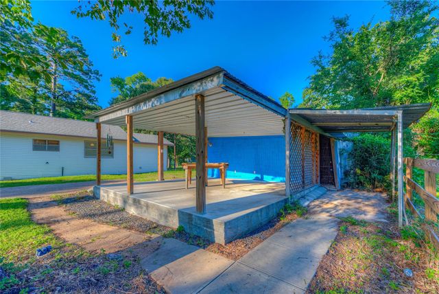 323 Lakeview Drive, Onalaska, TX 77360