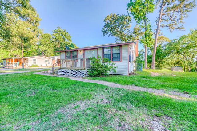 323 Lakeview Drive, Onalaska, TX 77360