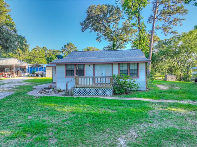 323 Lakeview Drive, Onalaska, TX 77360