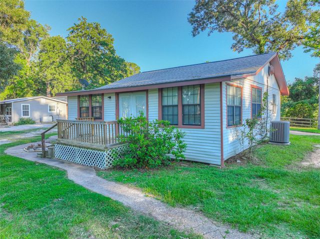 323 Lakeview Drive, Onalaska, TX 77360
