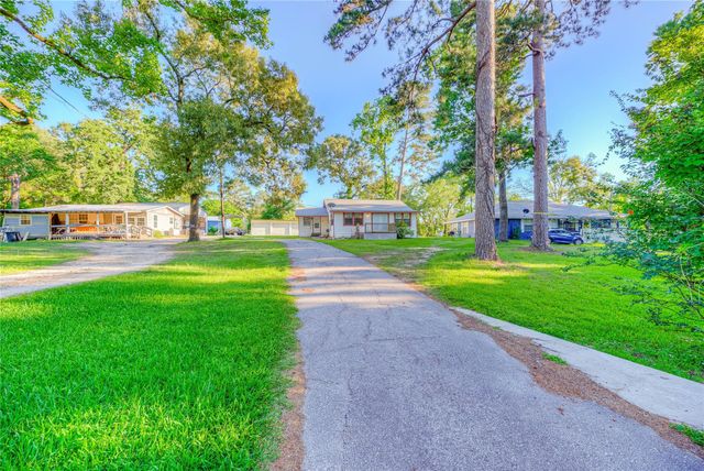 323 Lakeview Drive, Onalaska, TX 77360