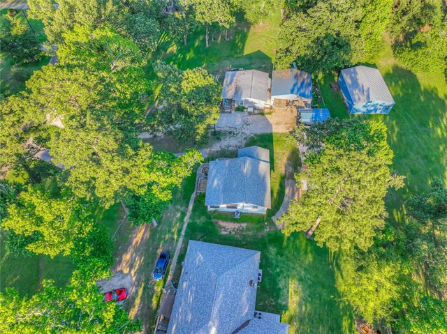 323 Lakeview Drive, Onalaska, TX 77360
