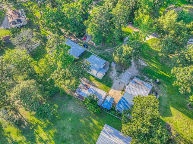 323 Lakeview Drive, Onalaska, TX 77360