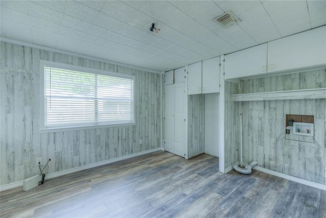 323 Lakeview Drive, Onalaska, TX 77360