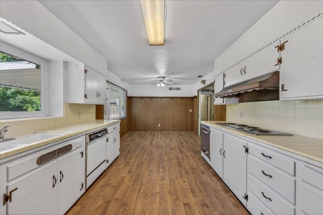 445 W San Jose, Fresno, CA 93704