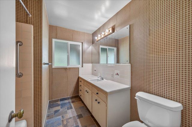 445 W San Jose, Fresno, CA 93704