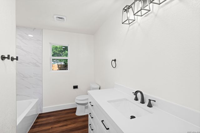 614 S COLUMBUS ST, Fredericksburg, TX 78624