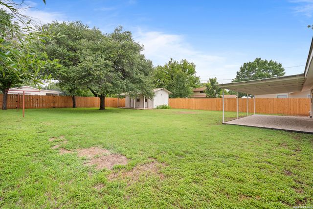 614 S COLUMBUS ST, Fredericksburg, TX 78624