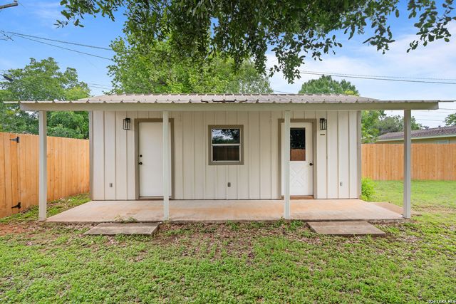 614 S COLUMBUS ST, Fredericksburg, TX 78624
