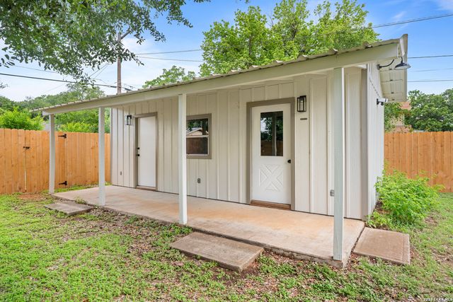 614 S COLUMBUS ST, Fredericksburg, TX 78624