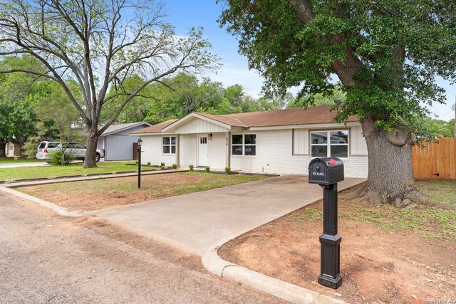 614 S COLUMBUS ST, Fredericksburg, TX 78624