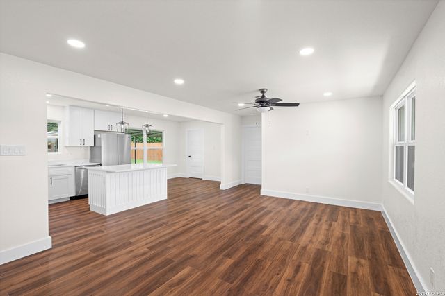 614 S COLUMBUS ST, Fredericksburg, TX 78624