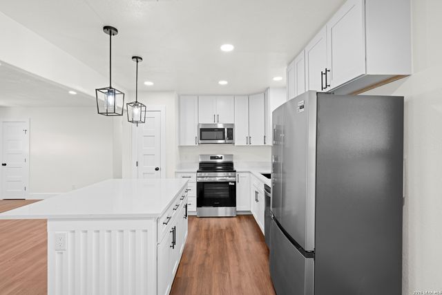 614 S COLUMBUS ST, Fredericksburg, TX 78624