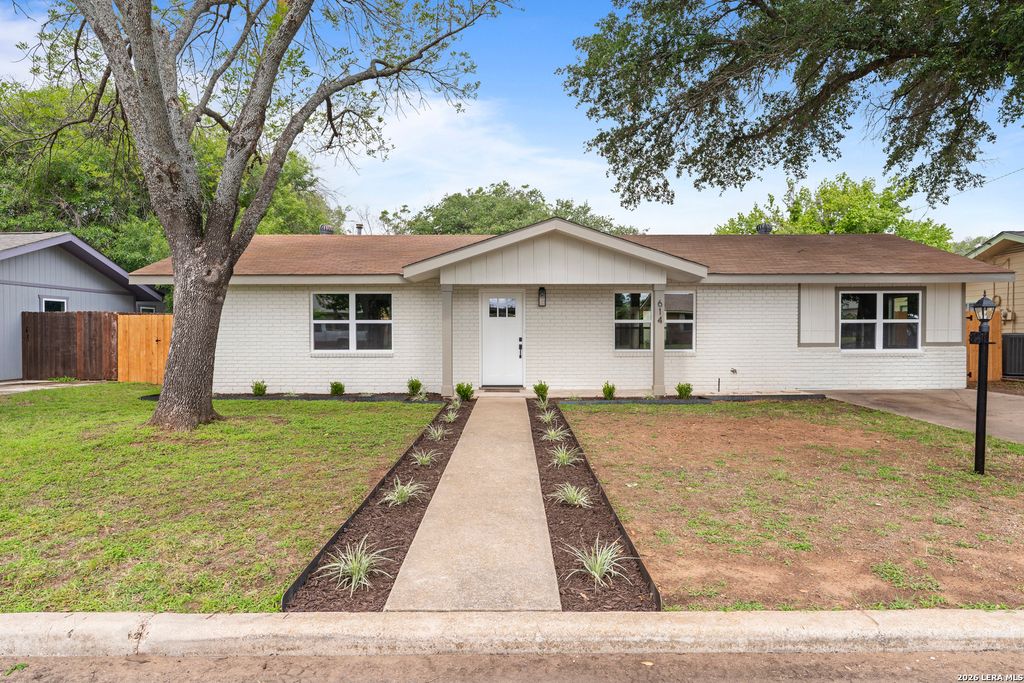 614 S COLUMBUS ST, Fredericksburg, TX 78624