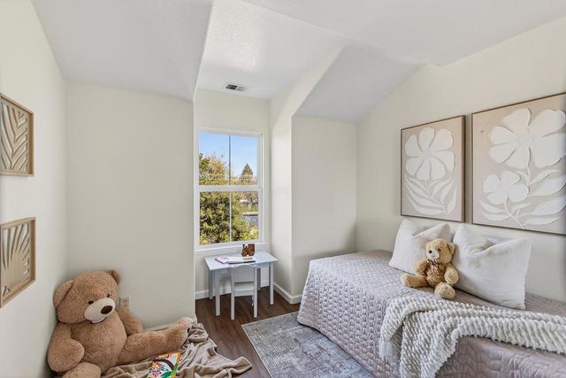 2272 Towne Circle, Mountain View, CA 94040