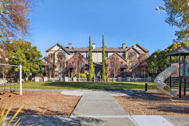 2272 Towne Circle, Mountain View, CA 94040