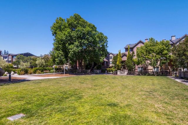 2272 Towne Circle, Mountain View, CA 94040