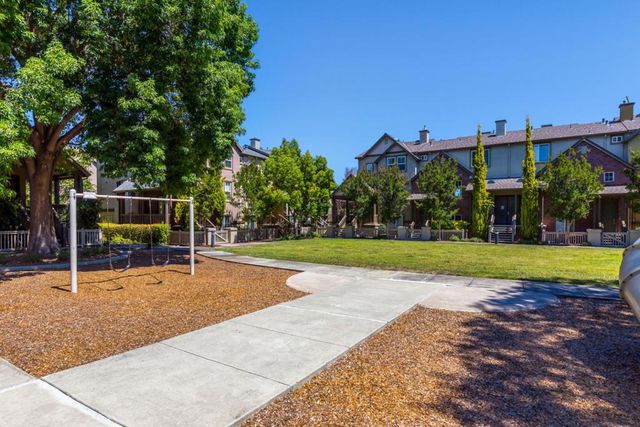 2272 Towne Circle, Mountain View, CA 94040