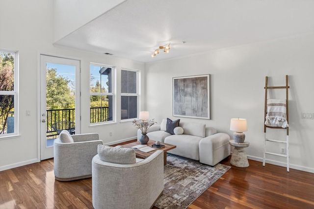 2272 Towne Circle, Mountain View, CA 94040