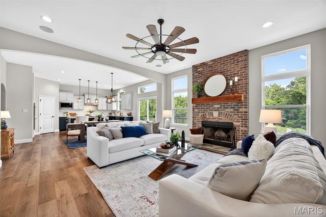 523 Cliff Brook Drive, O'fallon, MO 63366