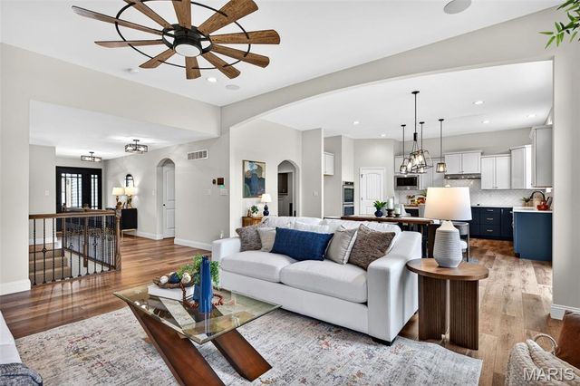 523 Cliff Brook Drive, O'fallon, MO 63366