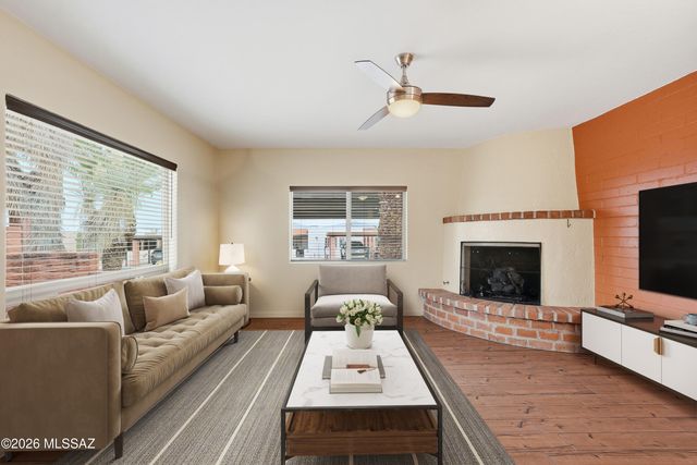 425 N Calle Del Diablo, Green Valley, AZ 85614