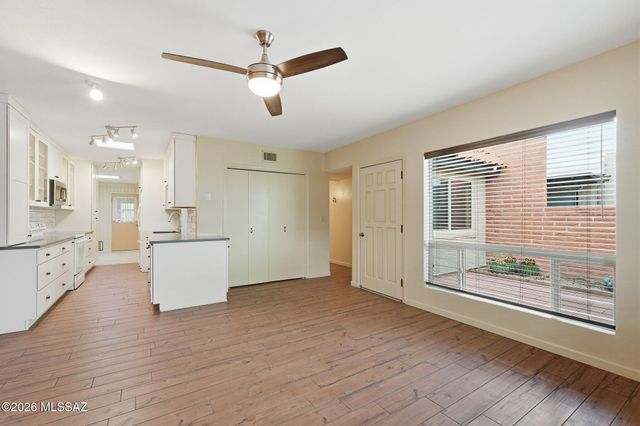 425 N Calle Del Diablo, Green Valley, AZ 85614