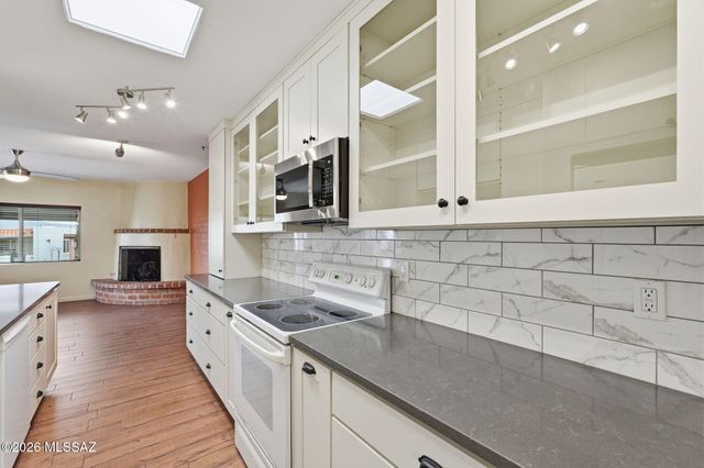 425 N Calle Del Diablo, Green Valley, AZ 85614