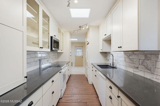 425 N Calle Del Diablo, Green Valley, AZ 85614