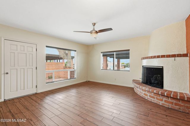 425 N Calle Del Diablo, Green Valley, AZ 85614