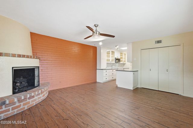 425 N Calle Del Diablo, Green Valley, AZ 85614