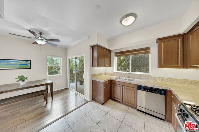 3401 S Bentley Avenue 301, Los Angeles, CA 90034