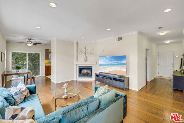 3401 S Bentley Avenue 301, Los Angeles, CA 90034