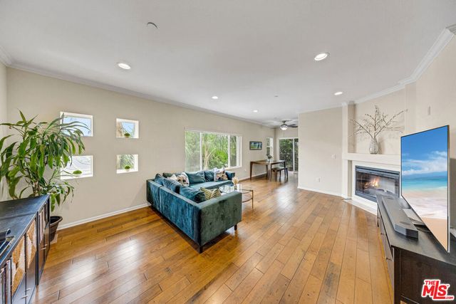 3401 S Bentley Avenue 301, Los Angeles, CA 90034