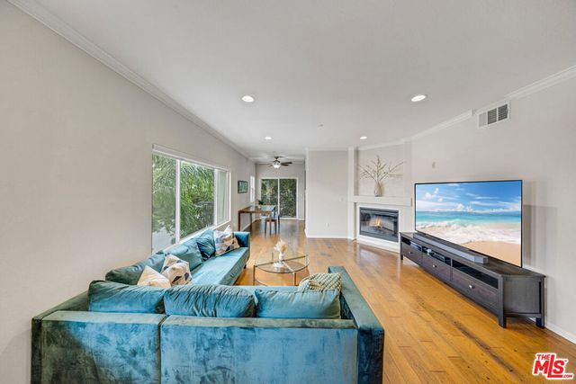 3401 S Bentley Avenue 301, Los Angeles, CA 90034
