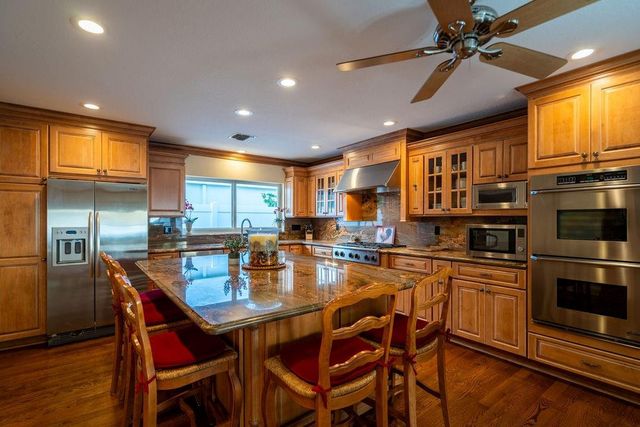 2317 NE 28th Court, Lighthouse Point, FL 33064