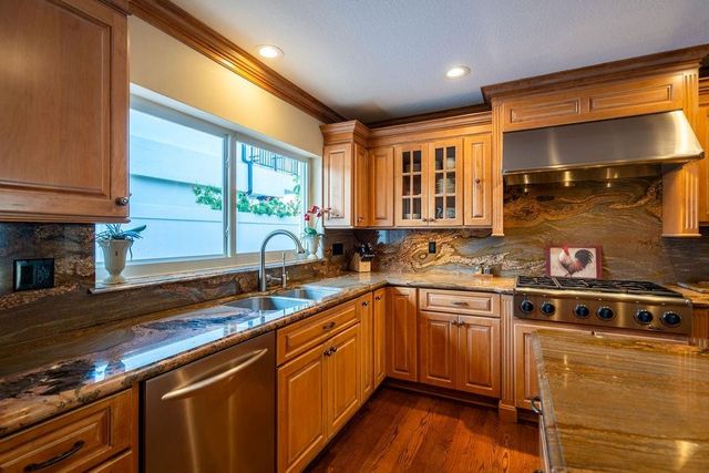 2317 NE 28th Court, Lighthouse Point, FL 33064