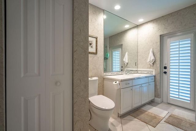 2317 NE 28th Court, Lighthouse Point, FL 33064